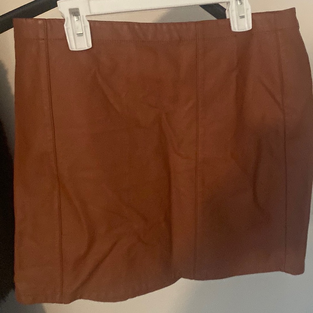 Forever 21 for leather skirt in caramel color size large pet,smoke free home